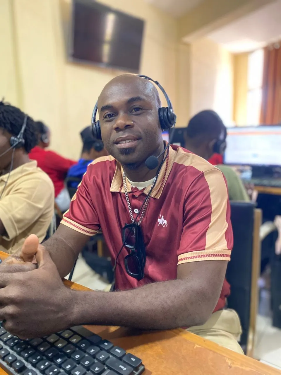 Buzz INCC multilingual support specialist at work